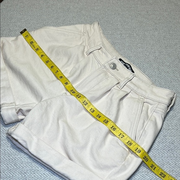Joe Fresh Women's Cream Cuffed Denim Shorts.  Size 25 - Picture 5 of 9